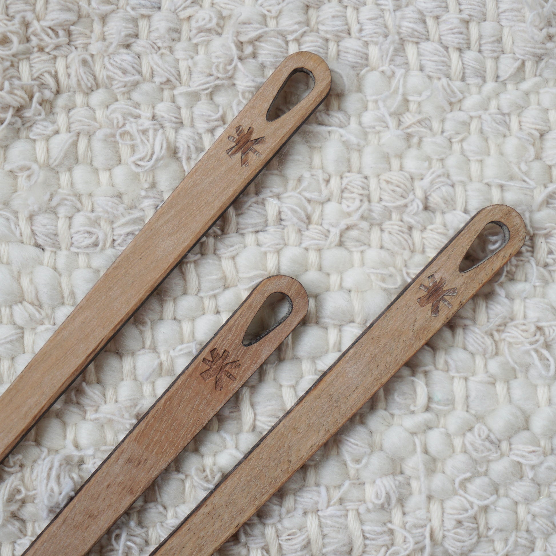 Pack of 2 Weaving Needles, Smooth and Pointy Wooden Tapestry